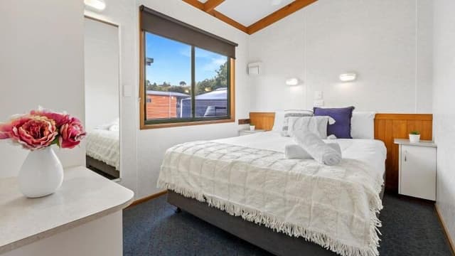 Standard Two Bedroom Family Cabin, sleeps 5