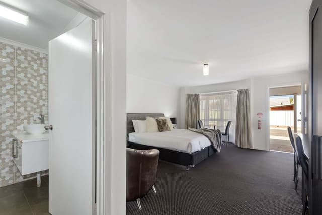 Deluxe Room, 1 King Bed