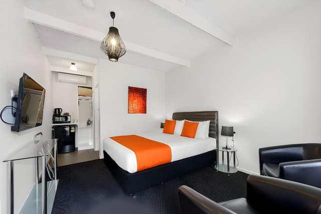Standard Queen Room