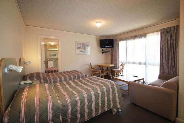 Interconnecting Family Room