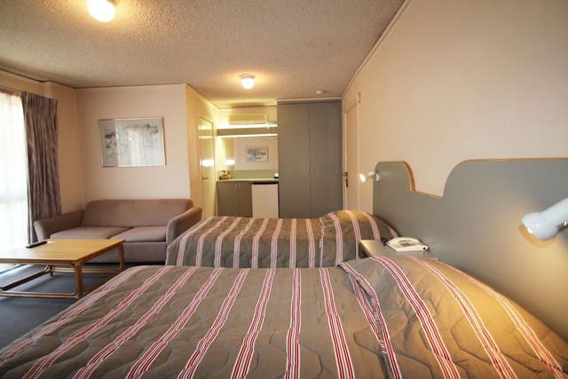 Interconnecting Family Room