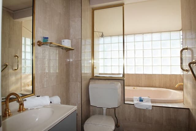 Interconnecting Family Room