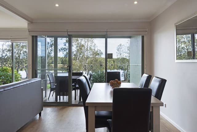 Deluxe 1 Bedroom Riverview Apartment