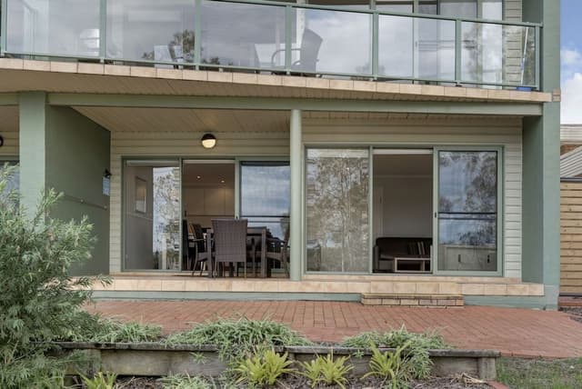 Deluxe 1 Bedroom Riverview Apartment