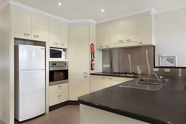 Deluxe 2 Bedroom Riverview Apartment