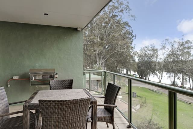 Deluxe 2 Bedroom Riverview Apartment