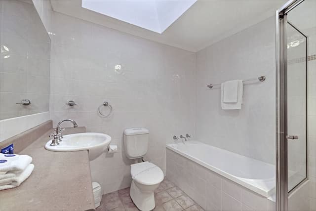 Deluxe 2 Bedroom Riverview Apartment