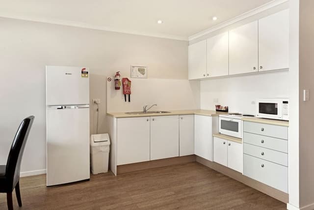 Deluxe 1 Bedroom Riverview Apartment