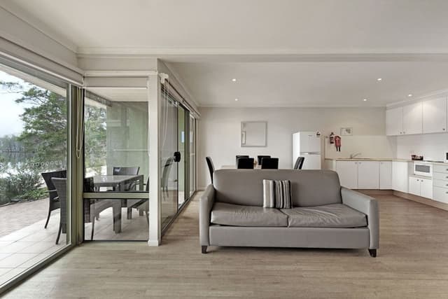 Deluxe 1 Bedroom Riverview Apartment