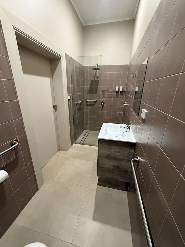 Deluxe Room, 1 King Bed, Private Bathroom