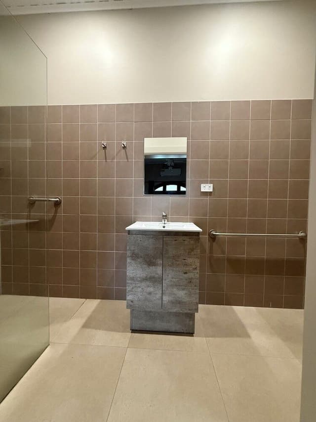 Deluxe Room, 1 King Bed, Private Bathroom