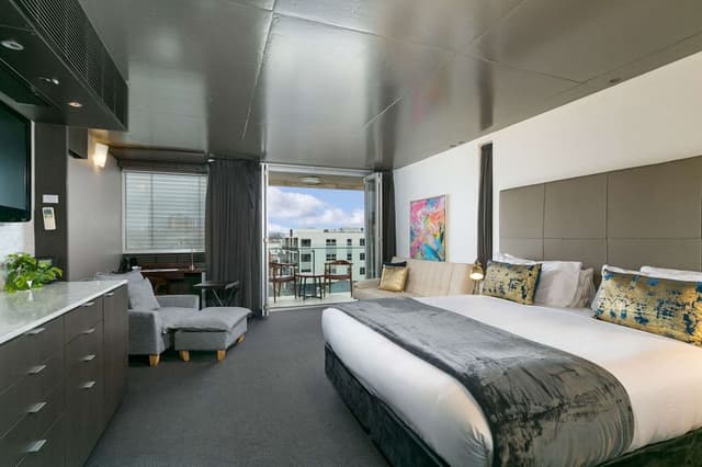 Corner Balcony Suite