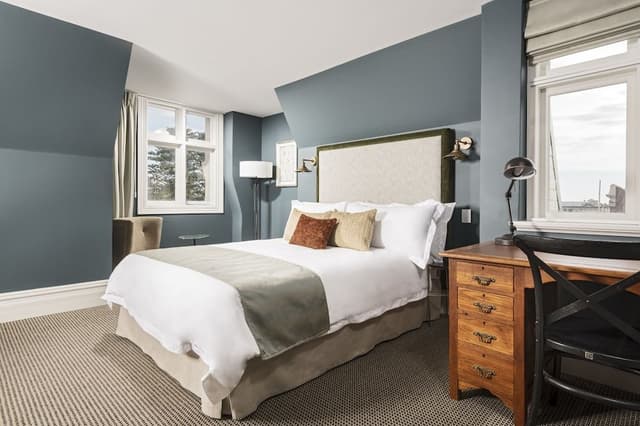 Deluxe Queen Room