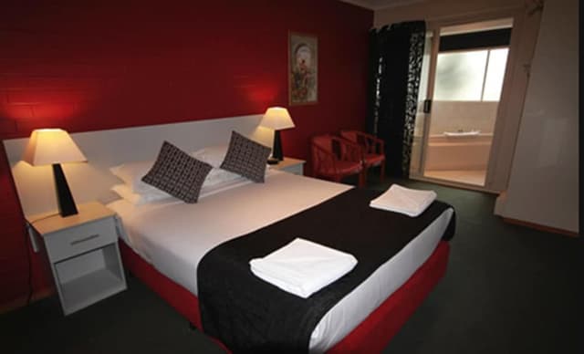 Deluxe Spa Room