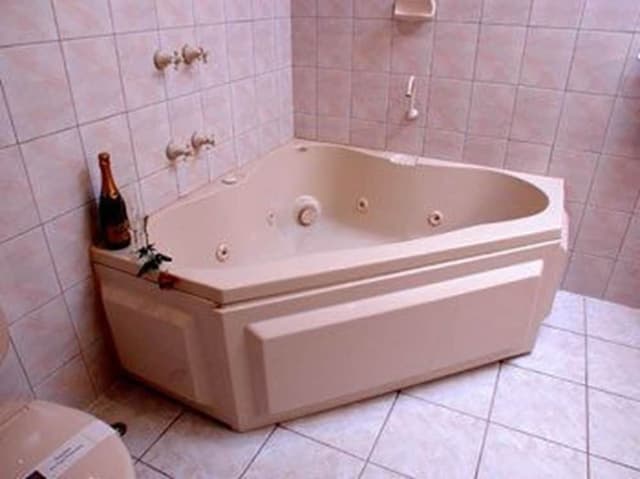 Deluxe Spa Room