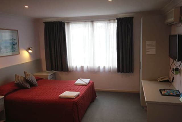 Deluxe Spa Room