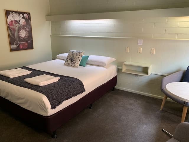 Comfort Room, 1 Queen Bed