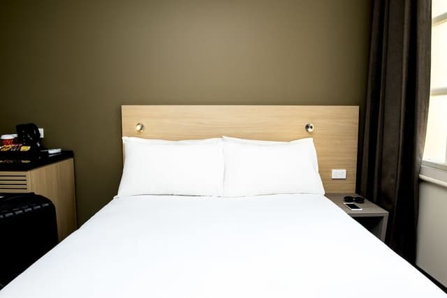 Standard Room, 1 Queen Bed