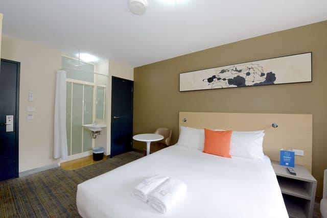 Standard Room, 1 Queen Bed