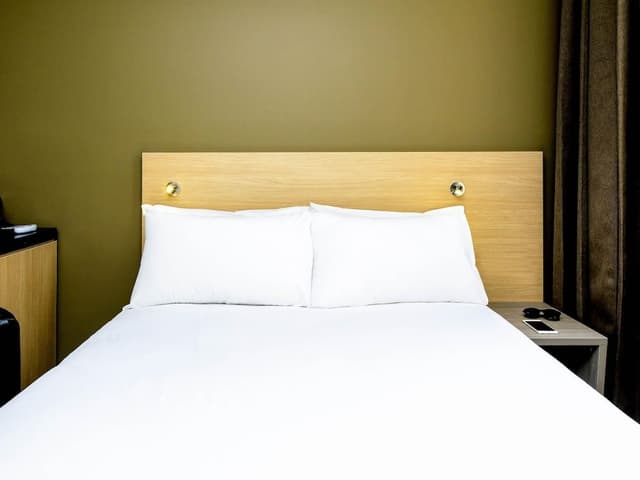 Standard Room, 1 Queen Bed