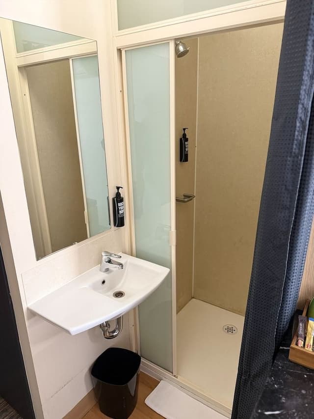 Standard Room, 1 Queen Bed