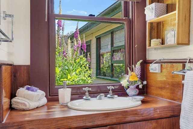 Comfort Cottage, Garden View