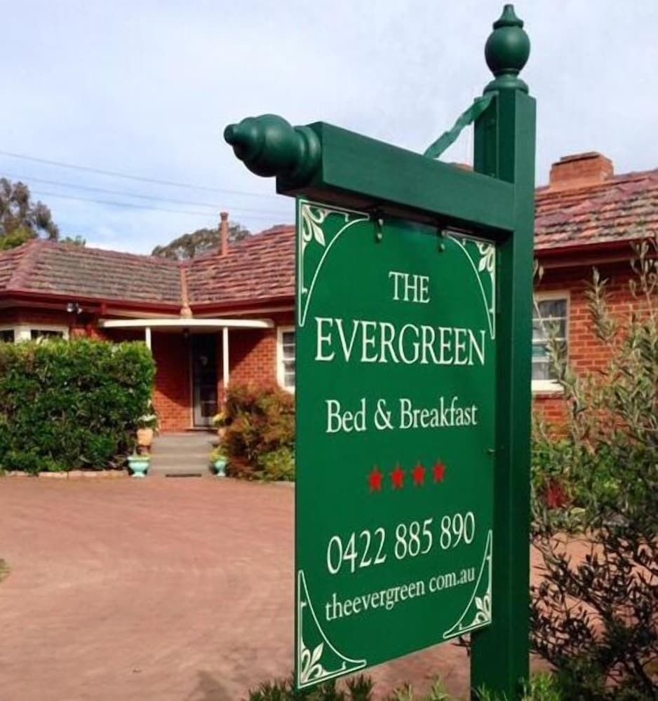 The Evergreen Bed and Breakfast0