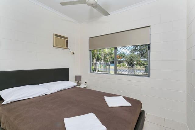 House, 5 Bedrooms, 2 Bathrooms, Pool View