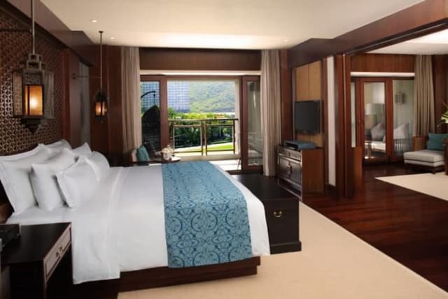 Deluxe Suite