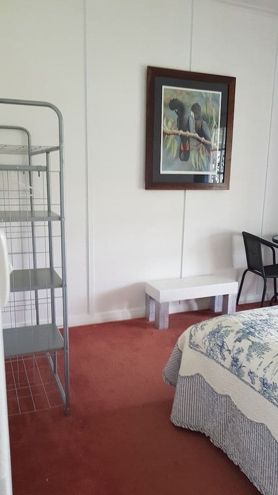 Comfort Cottage, 2 Bedrooms, Lake View (Cockatoo Cottage)