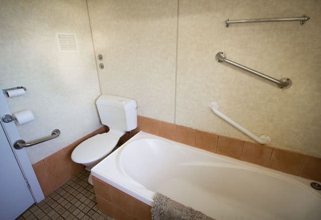 House, 2 Bedrooms, 2 Bathrooms (2-Bedroom House plus Caravan sleeps 2)