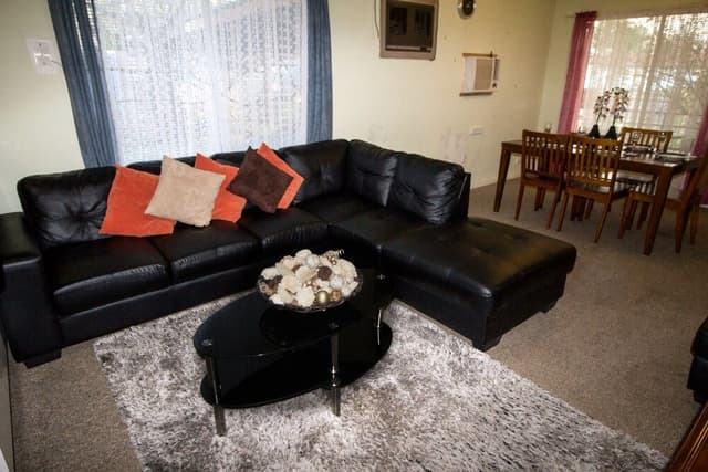 House, 2 Bedrooms, 2 Bathrooms (2-Bedroom House plus Caravan sleeps 2)