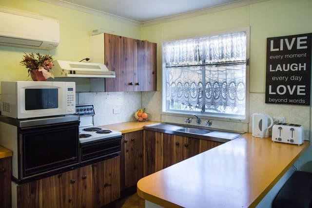 House, 2 Bedrooms, 2 Bathrooms (2-Bedroom House plus Caravan sleeps 2)