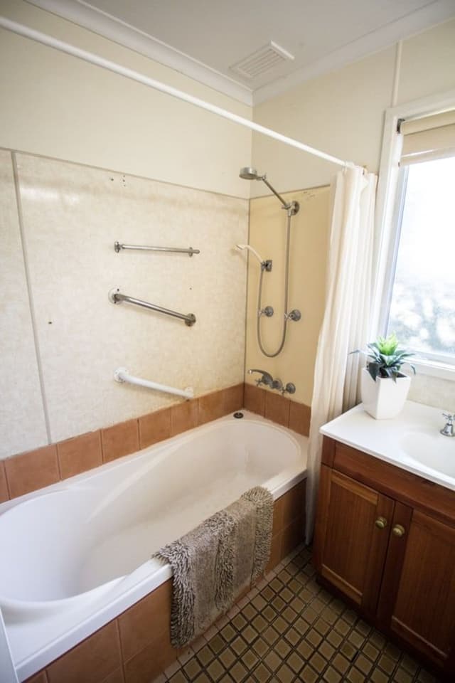 House, 2 Bedrooms, 2 Bathrooms (2-Bedroom House plus Caravan sleeps 2)