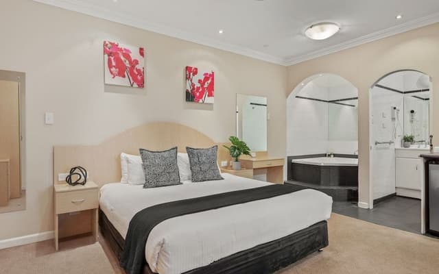 King Spa Suite