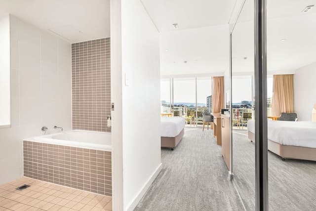 Executive Room, 1 King Bed, Balcony