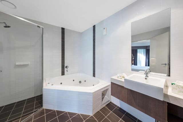 Premium King Spa Suite