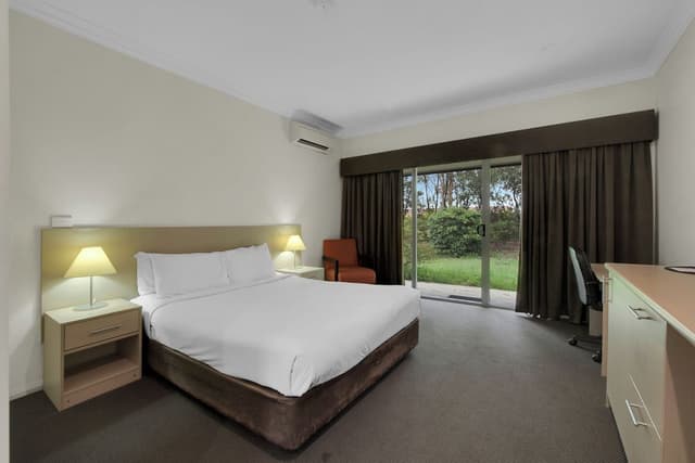 Deluxe Queen Room