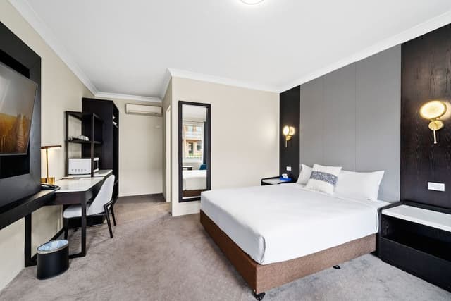 Deluxe Queen Room