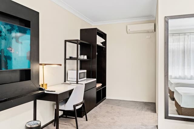 Deluxe Queen Room
