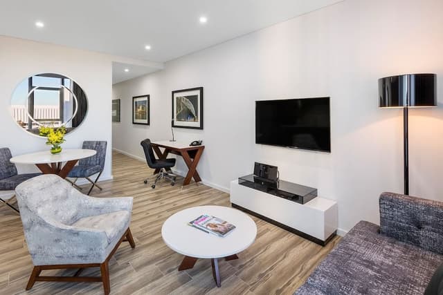 1 Bedroom King Suite