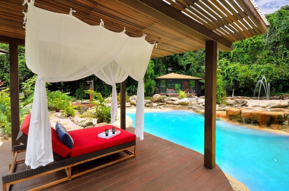 Misty Mountains Rainforest Retreat1