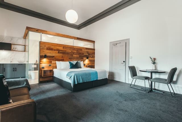 Hunter Suite
