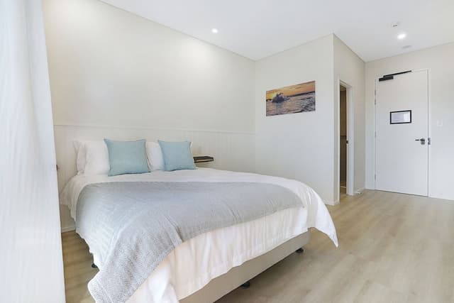 Queen Room With Kitchenette