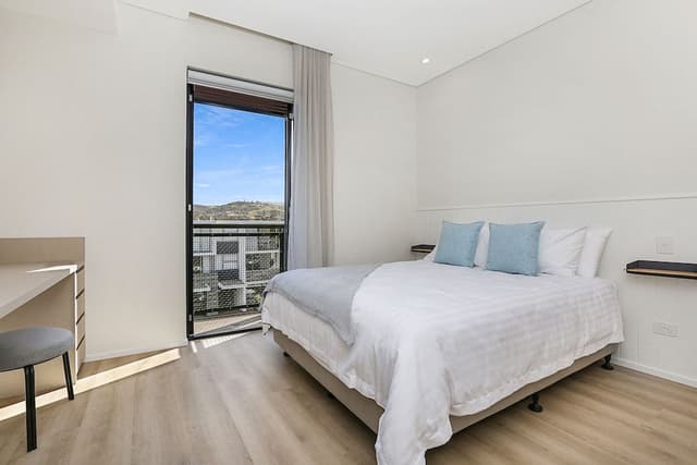 Queen Room With Kitchenette