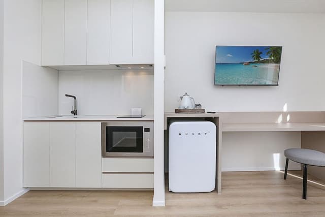 Queen Room With Kitchenette