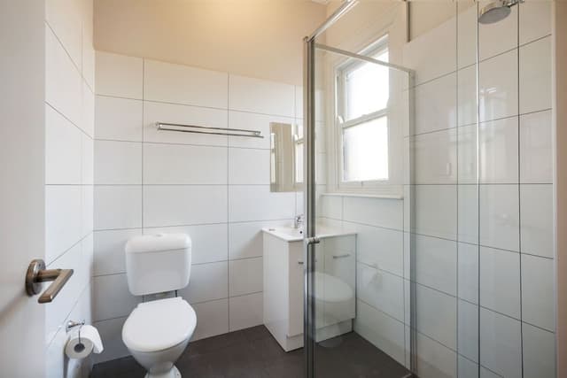Economy Queen with Shared Facilities