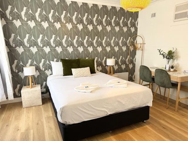 Deluxe Room, 1 Queen Bed, Non Smoking