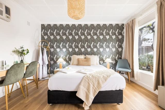 Deluxe Room, 1 Queen Bed, Non Smoking