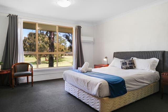 Standard Queen Room
